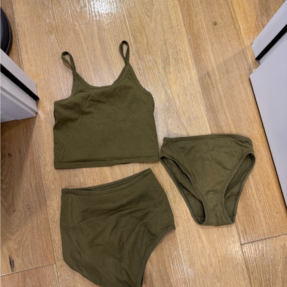 ARQ Olive Green Set